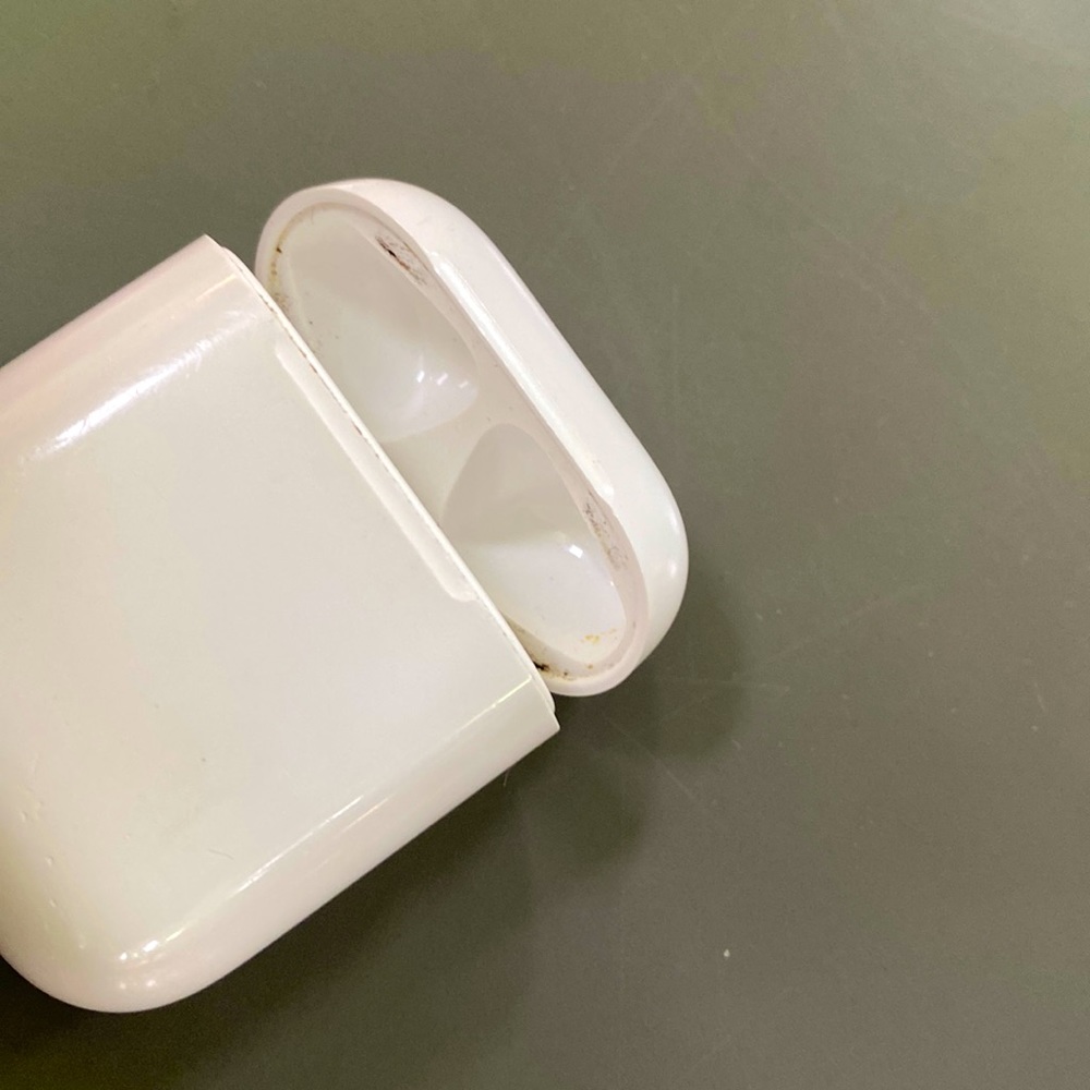airpod case with no airpods